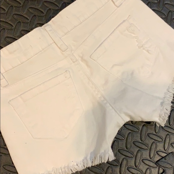 White short shorts ripped girls size 7 - Picture 4 of 4
